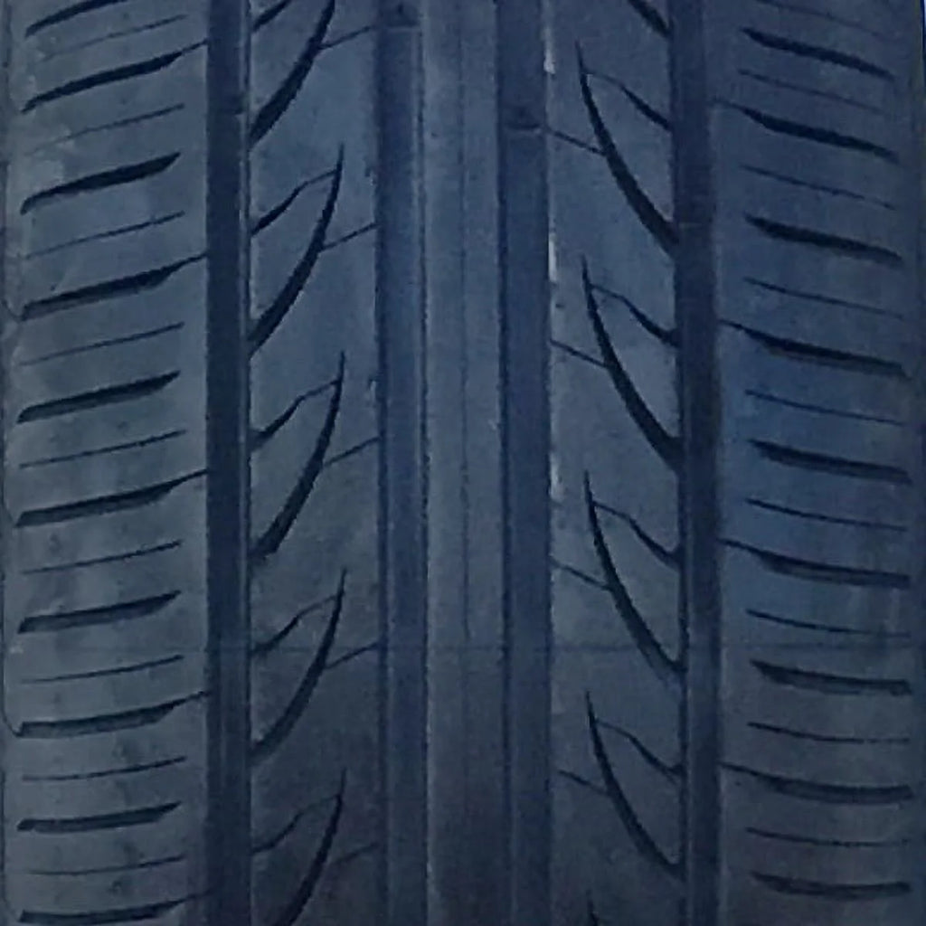 225/60ZR18 All Season Ultra High Performance Tire R8078