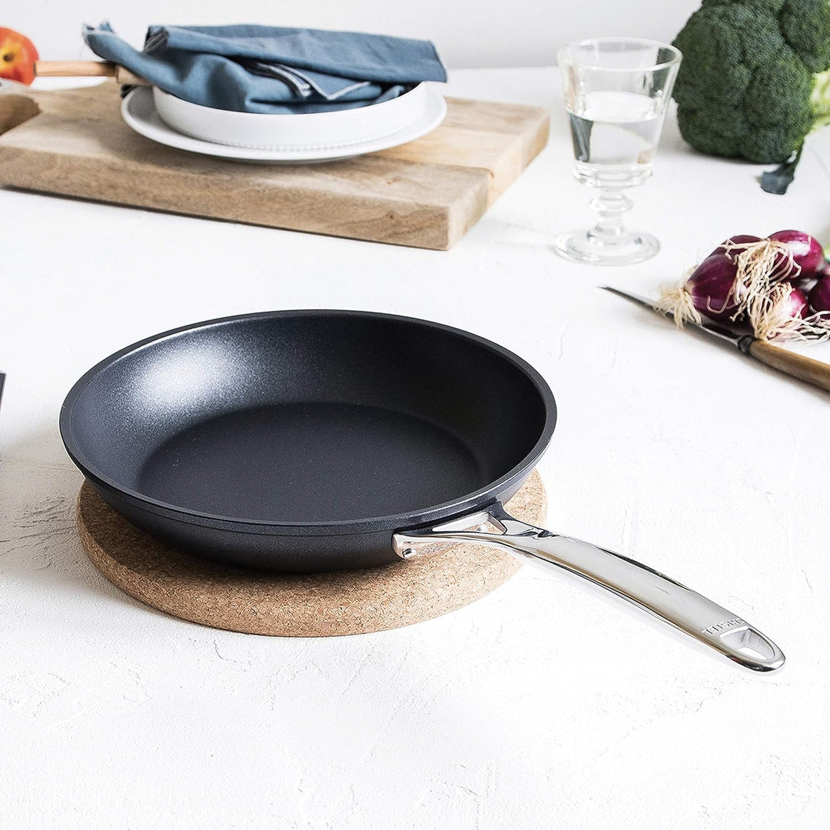 Set of 2 Non-Stick Frying Pan V9402