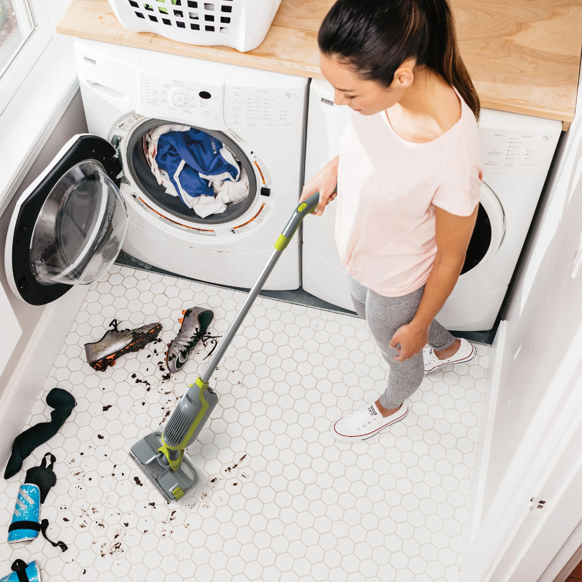 Cordless Hard Floor Vacuum Mop with Disposable Pads L48338
