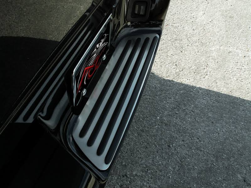 Brushed Bumper Step B48877
