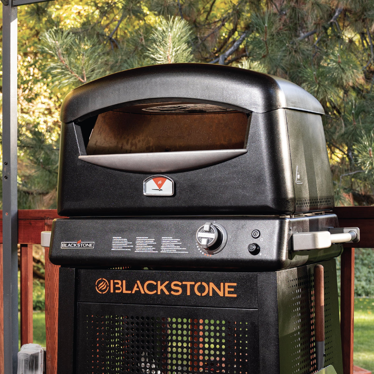 Blackstone Propane Outdoor Pizza Oven with Stand and Pizza Peel X82847