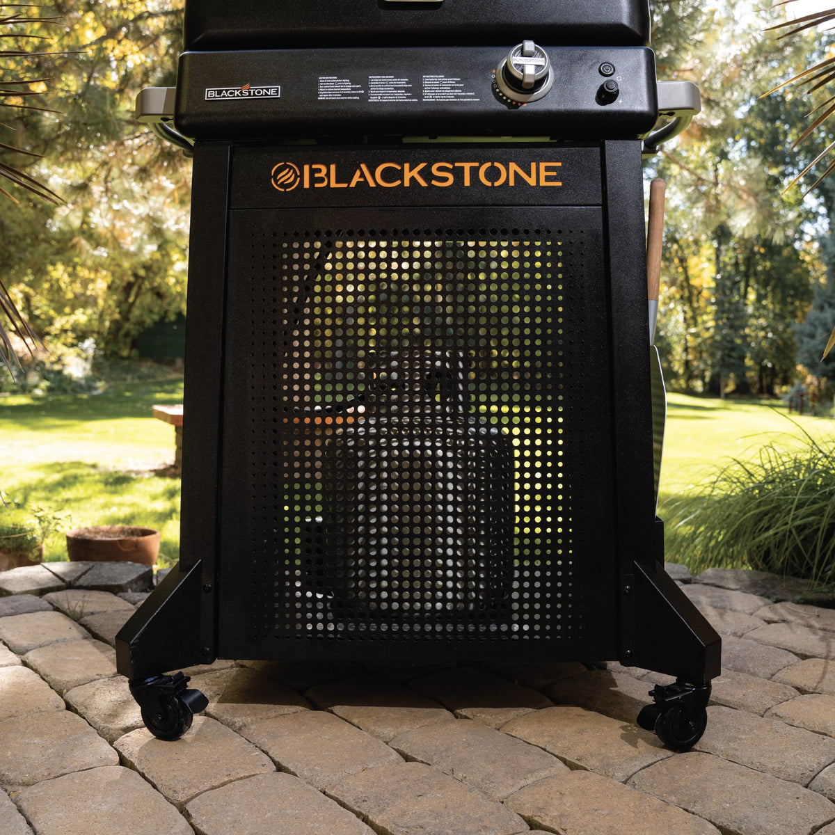 Blackstone Propane Outdoor Pizza Oven with Stand and Pizza Peel X82847