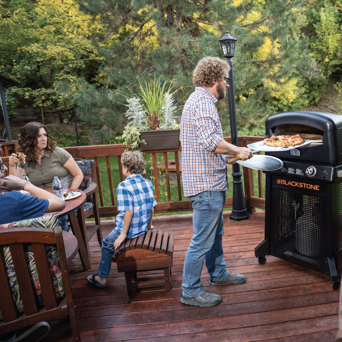 Blackstone Propane Outdoor Pizza Oven with Stand and Pizza Peel X82847