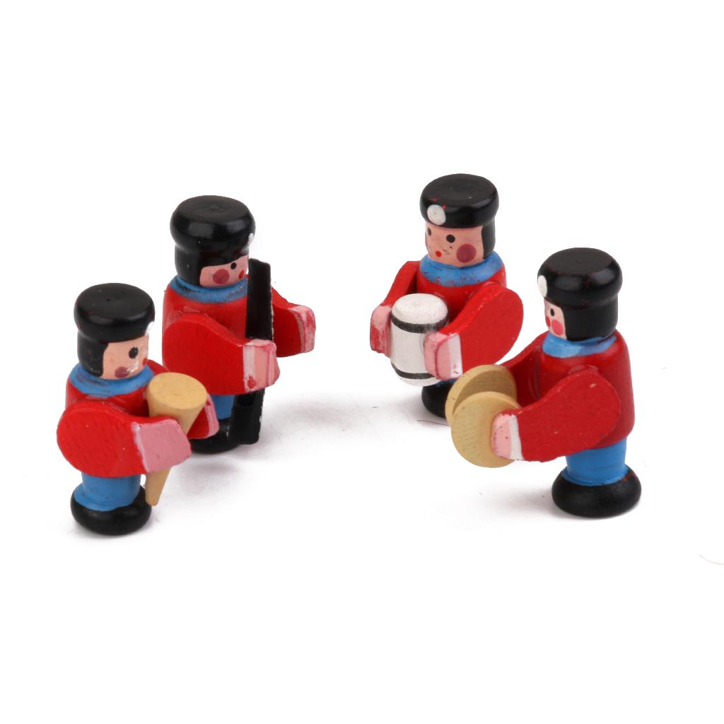 1:12 Scale Dollhouse Mini Christmas Tree with 4x Wooden Band People S8059